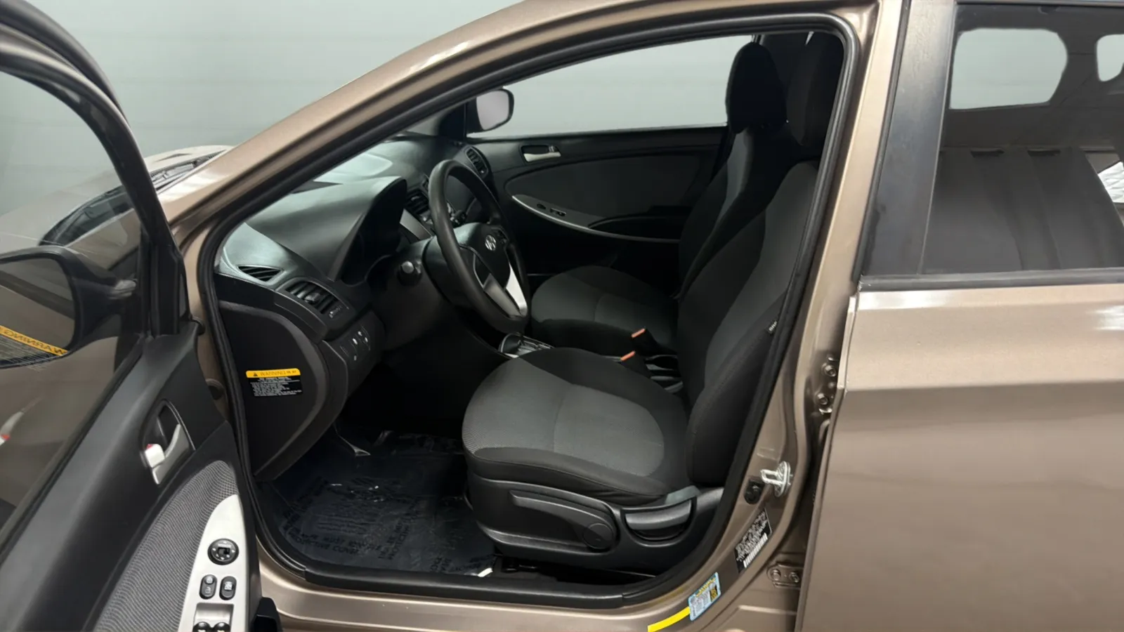 Hyundai Accent photo 19
