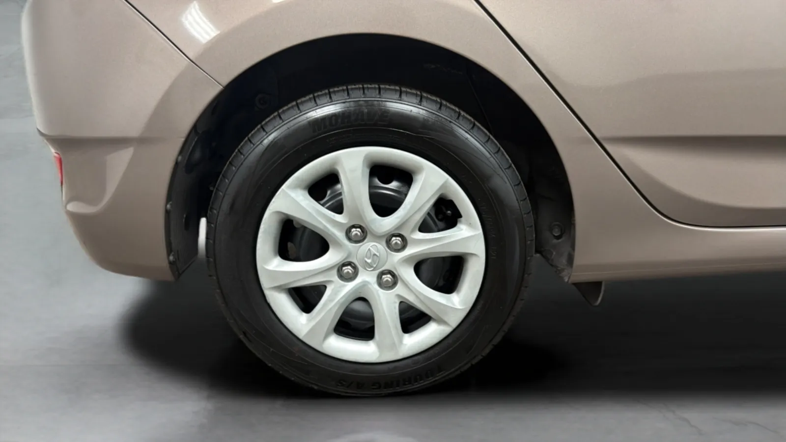 Hyundai Accent photo 23