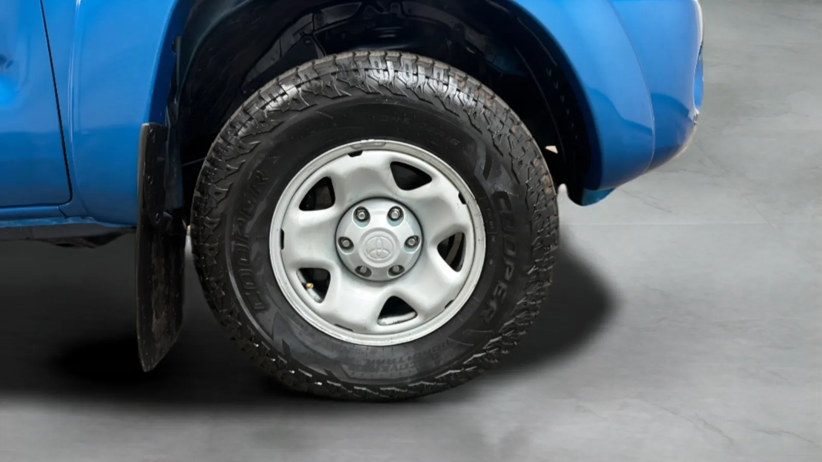 Toyota Tacoma photo 25