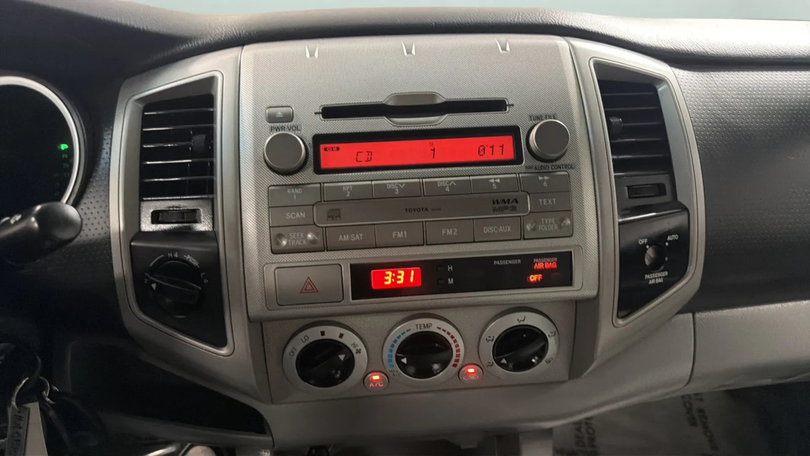 Toyota Tacoma photo 13