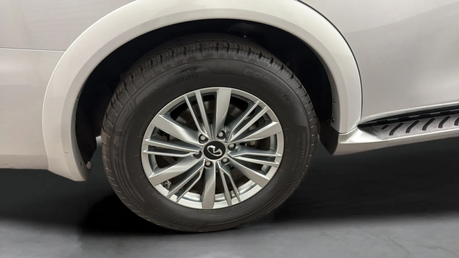 Infiniti QX80 photo 25