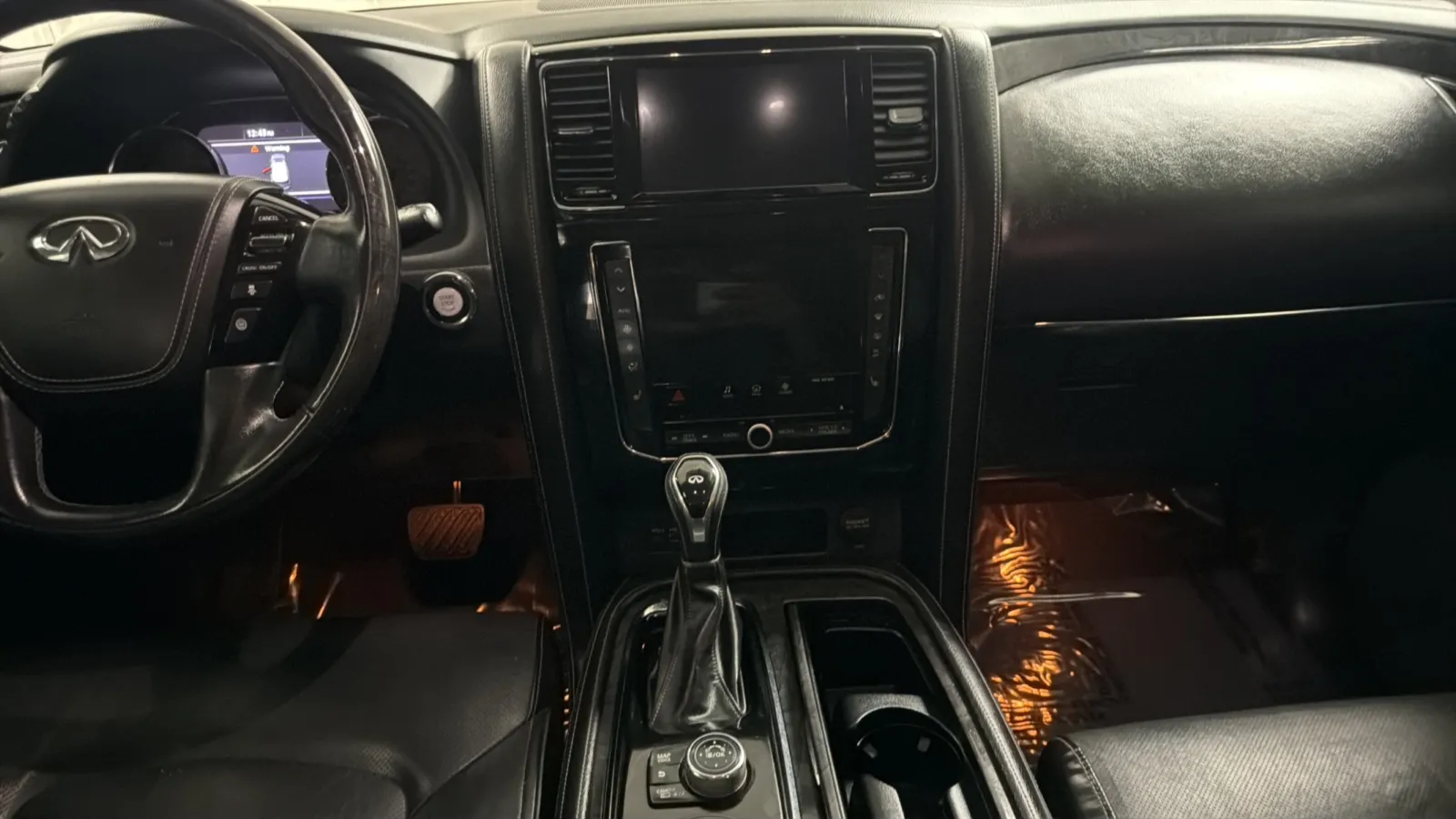 Infiniti QX80 photo 17