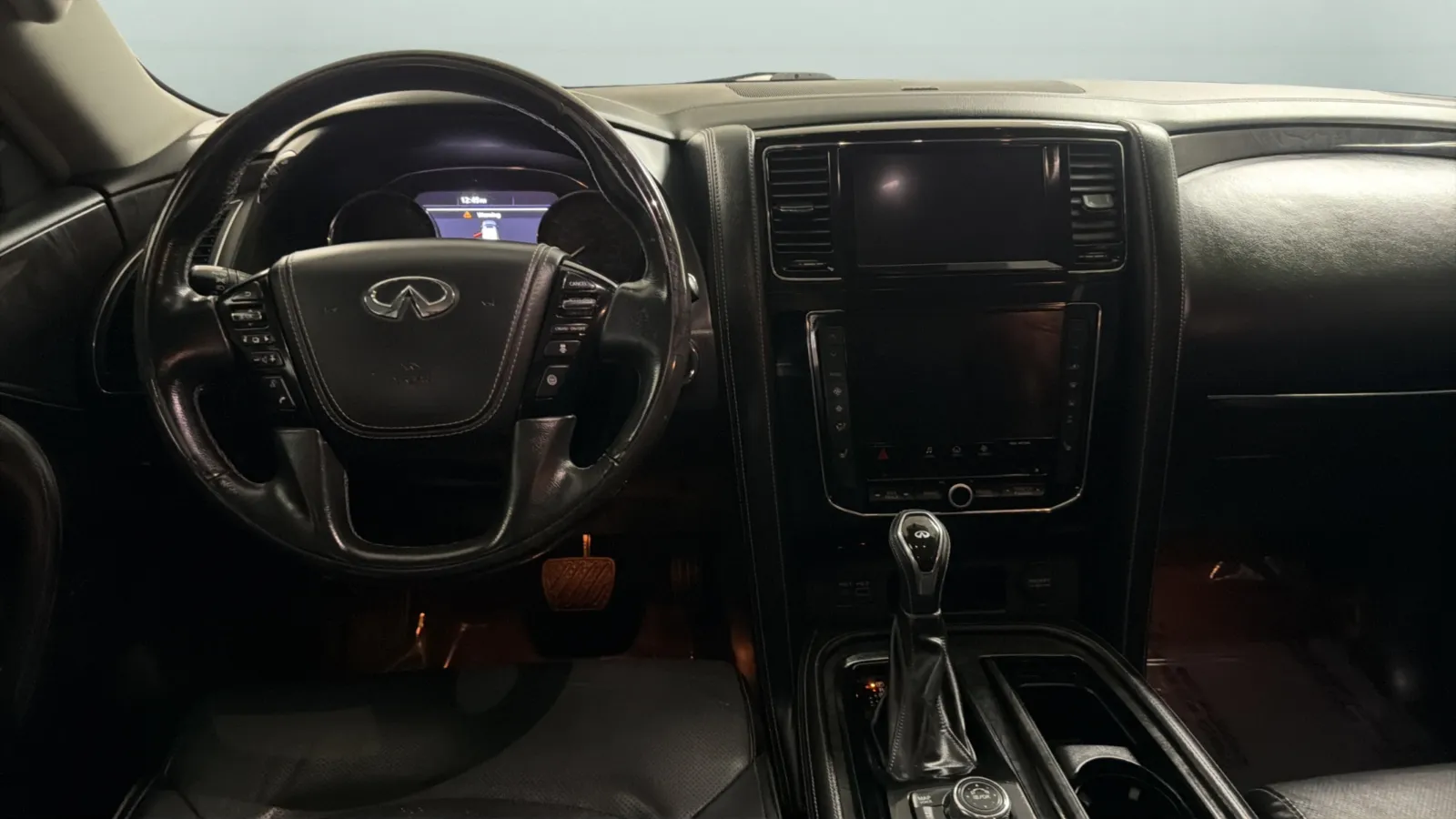Infiniti QX80 photo 11