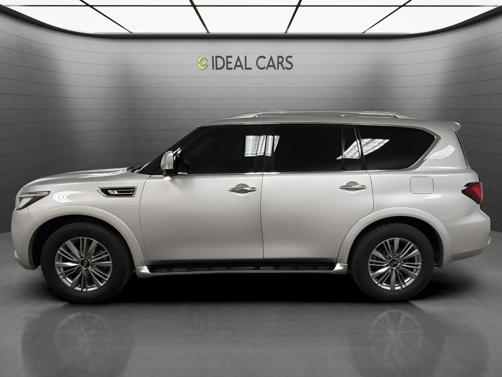 Infiniti QX80 photo 8