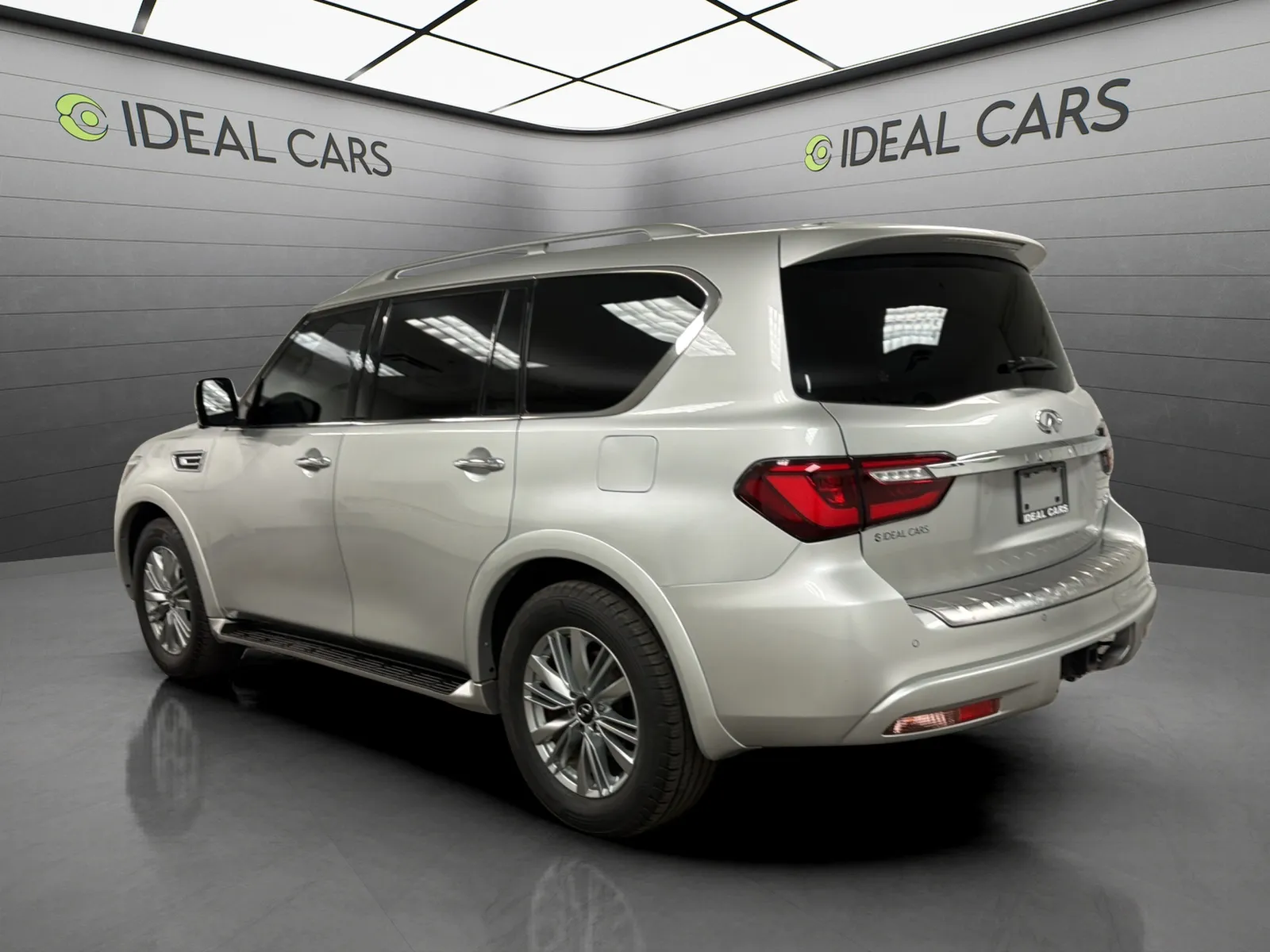 Infiniti QX80 photo 7
