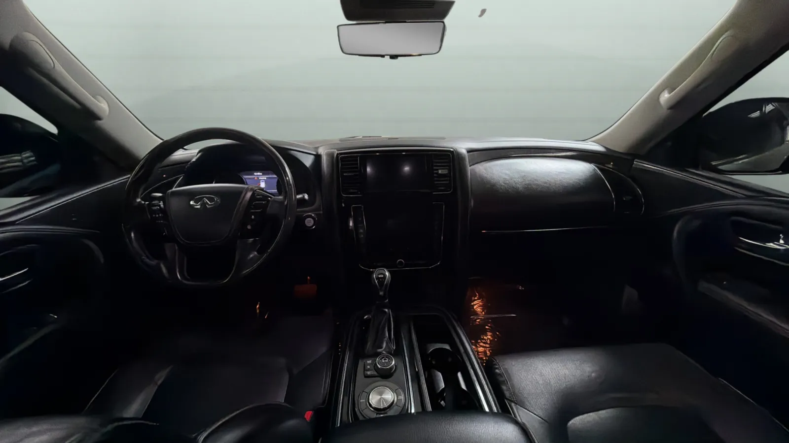 Infiniti QX80 photo 9
