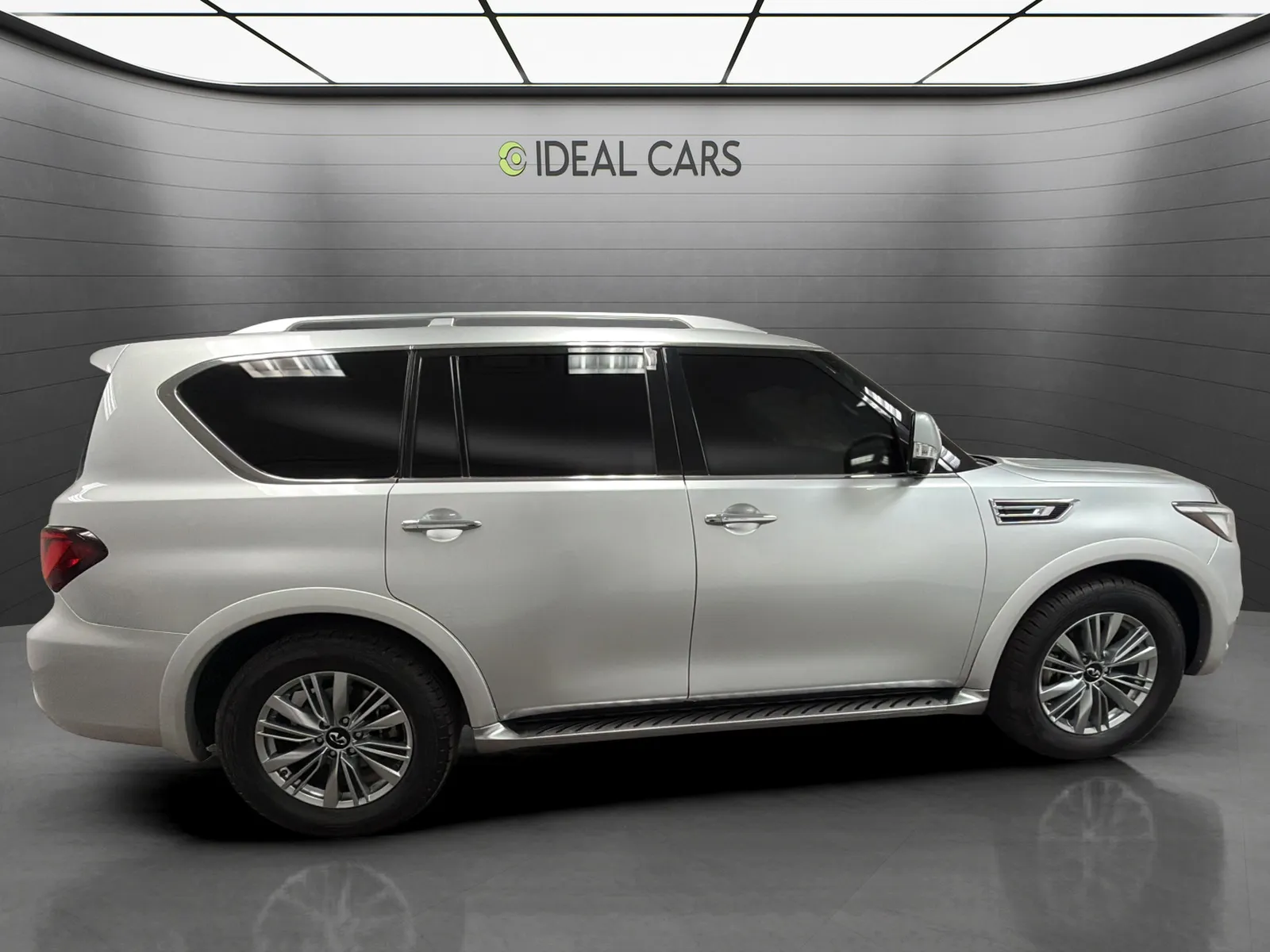 Infiniti QX80 photo 4