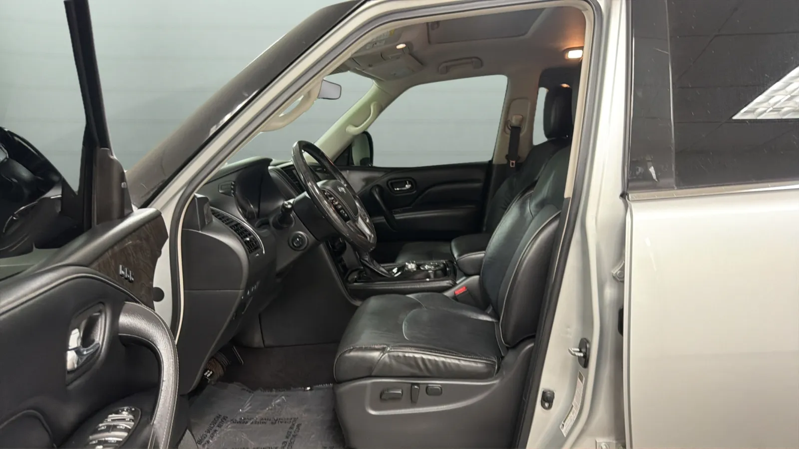 Infiniti QX80 photo 21