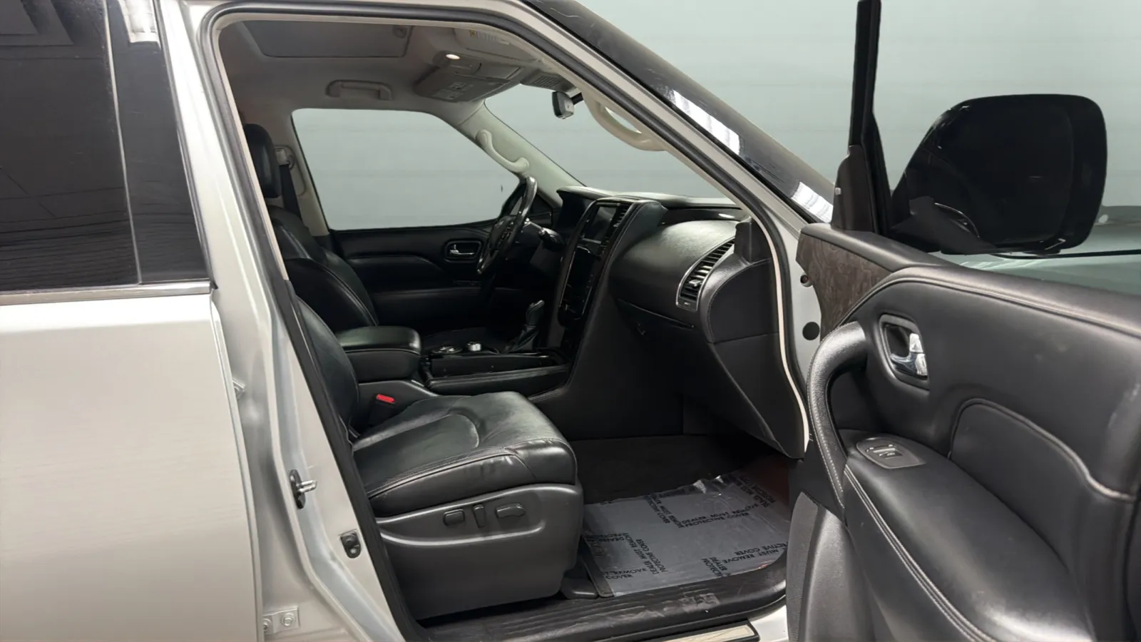 Infiniti QX80 photo 22