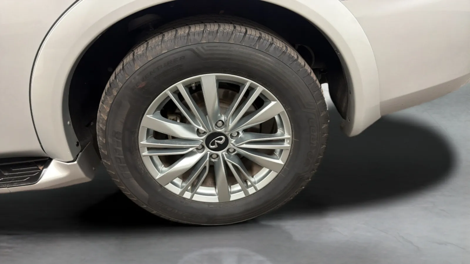 Infiniti QX80 photo 26