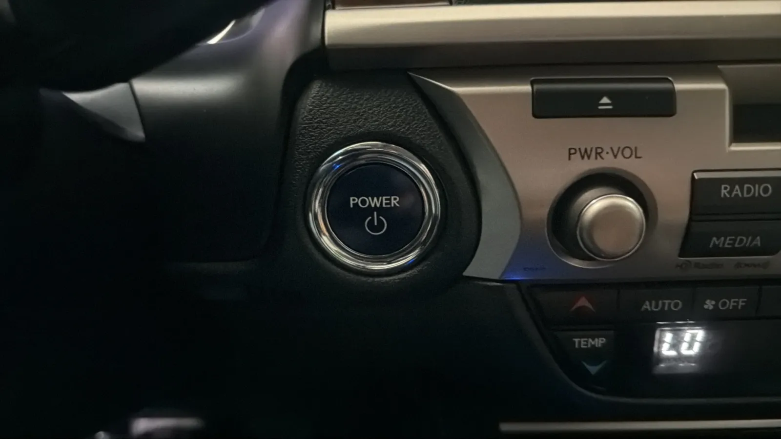 Lexus ES photo 15