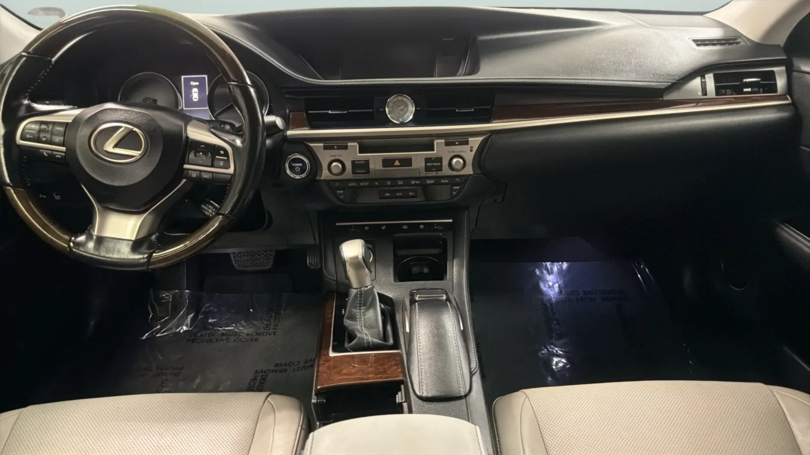 Lexus ES photo 16