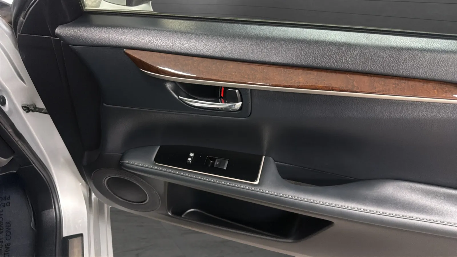 Lexus ES photo 18