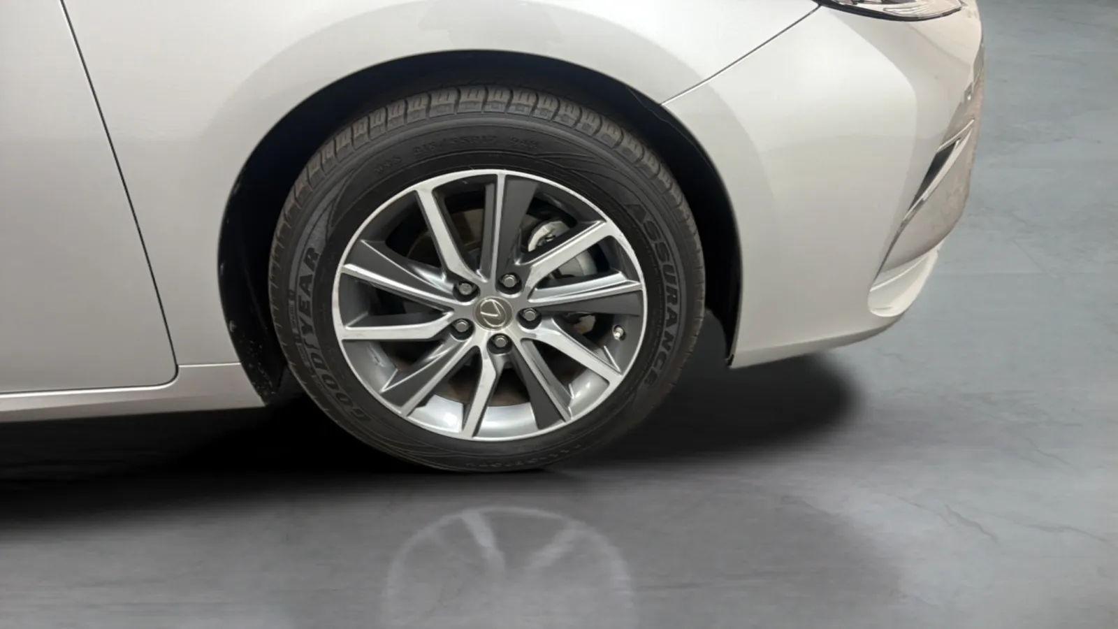 Lexus ES photo 25