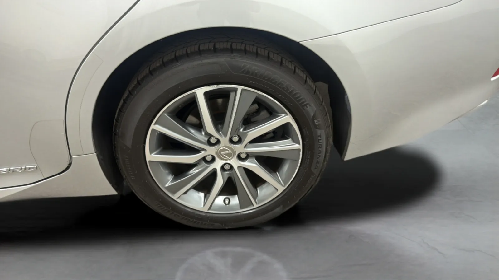 Lexus ES photo 27