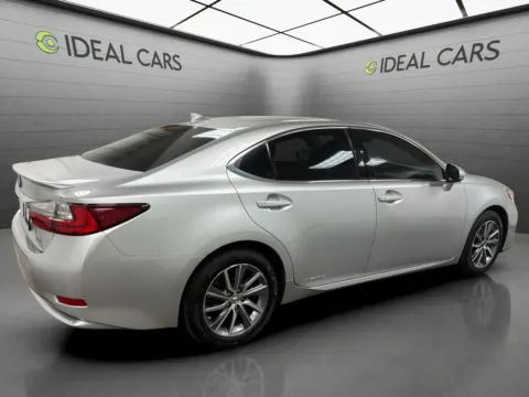 More photos of 2016 Lexus ES 300h at Ideal Cars - Main Street, AZ
