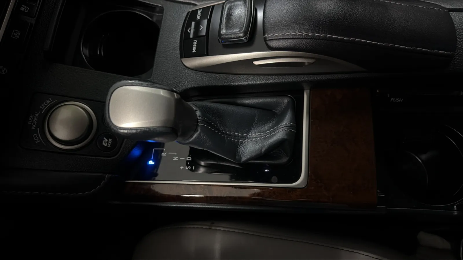 Lexus ES photo 12