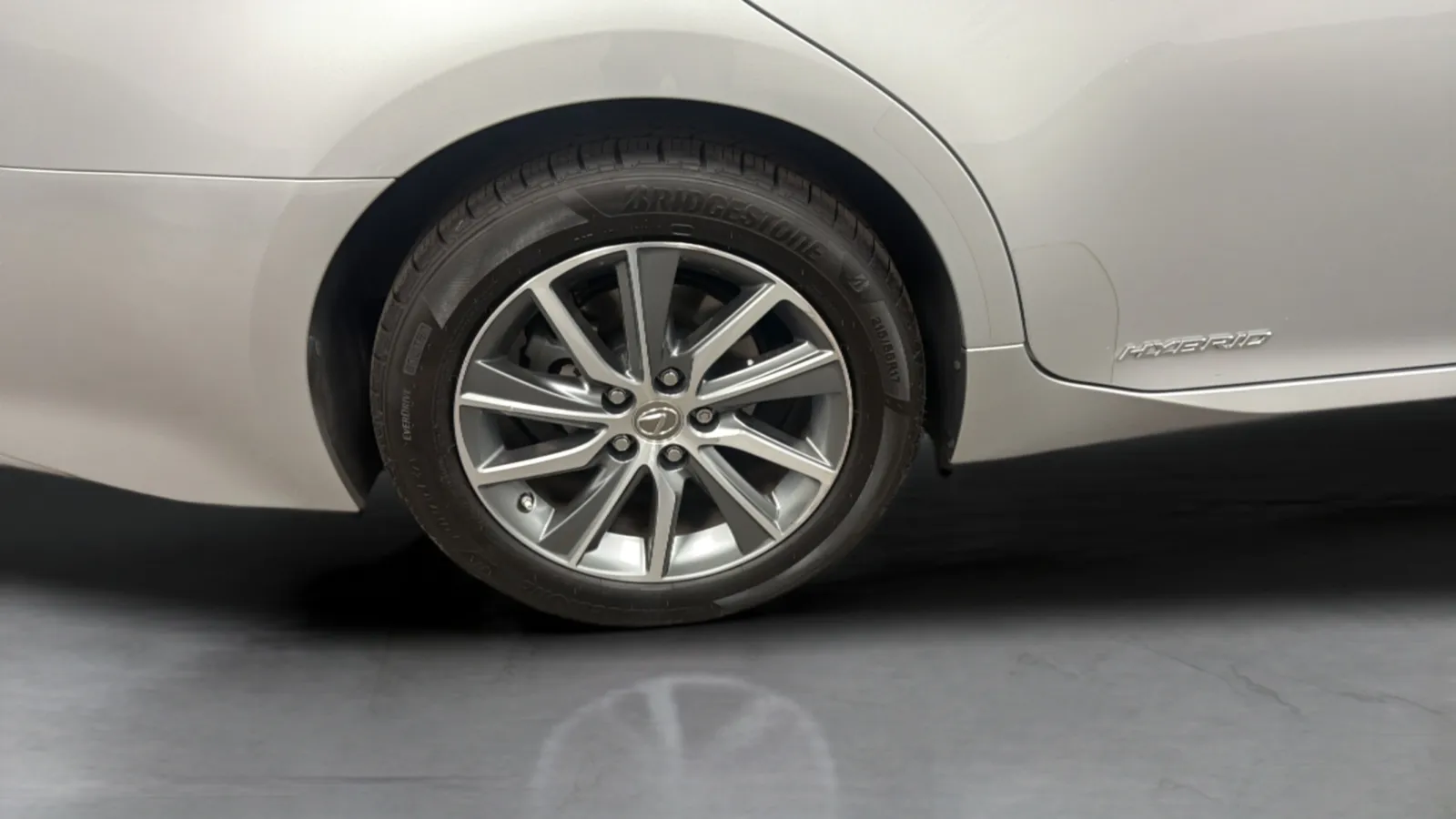 Lexus ES photo 26