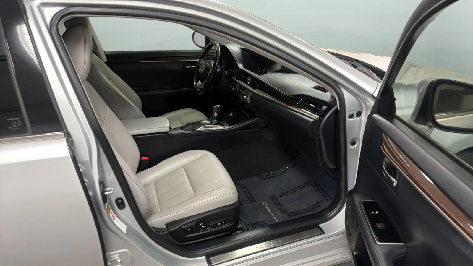 Lexus ES photo 22