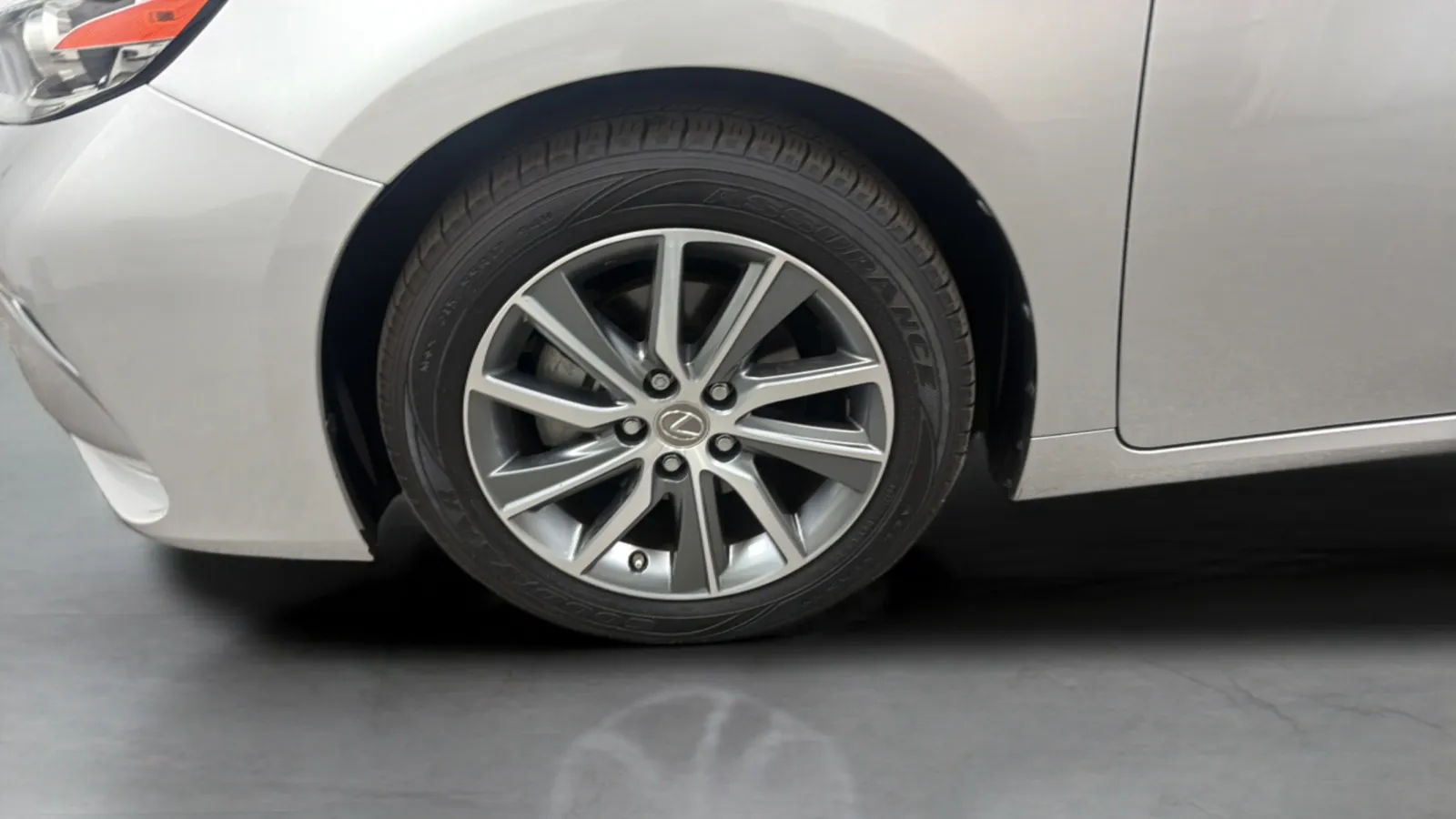 Lexus ES photo 28
