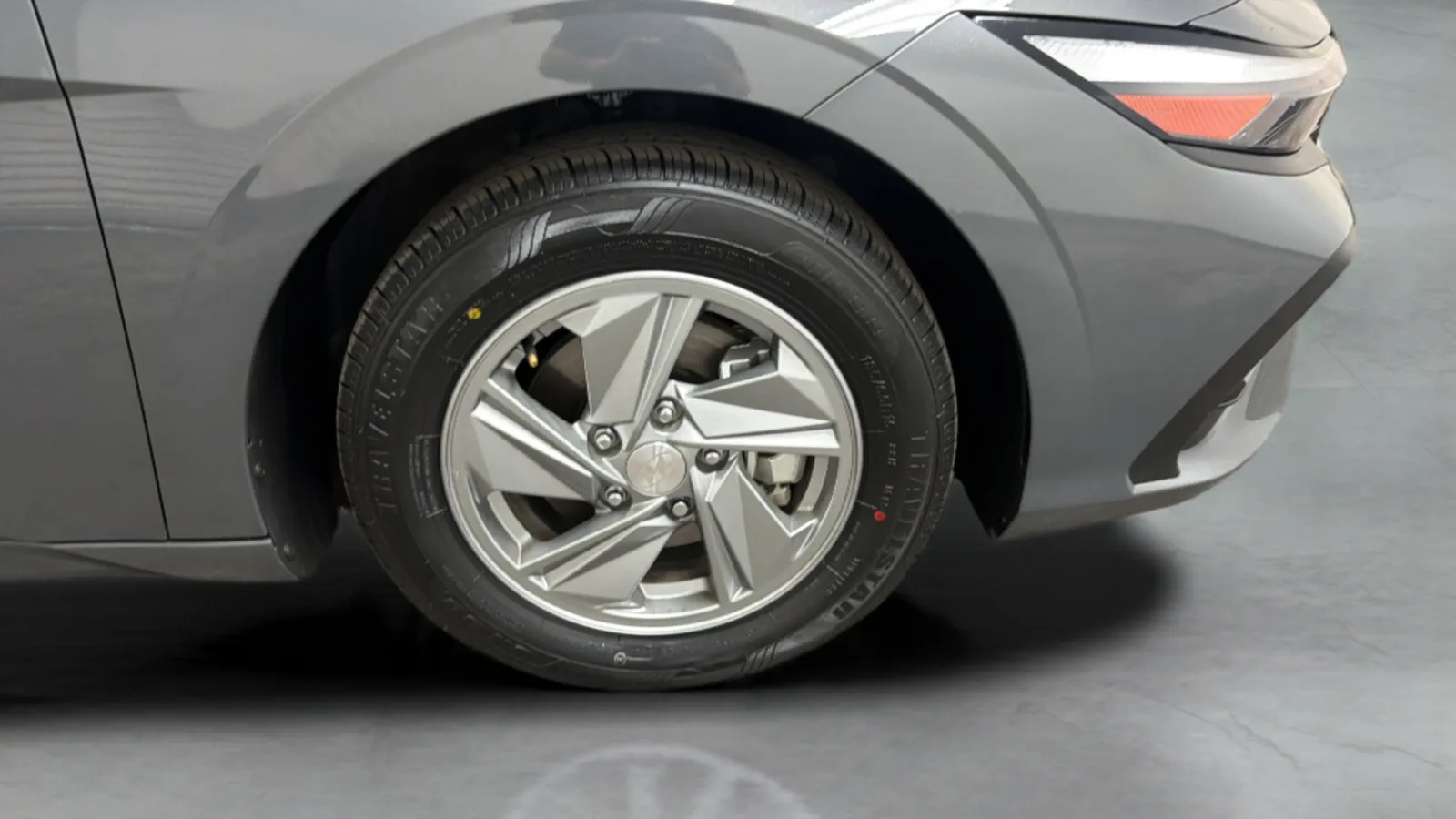 Hyundai Elantra photo 24
