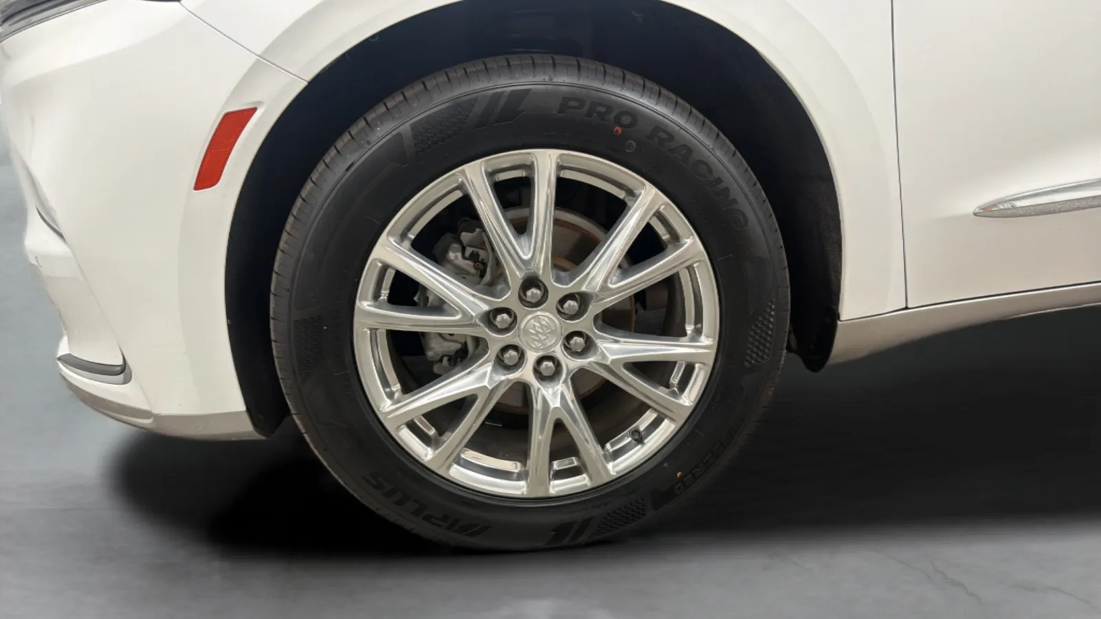 Buick Enclave photo 29