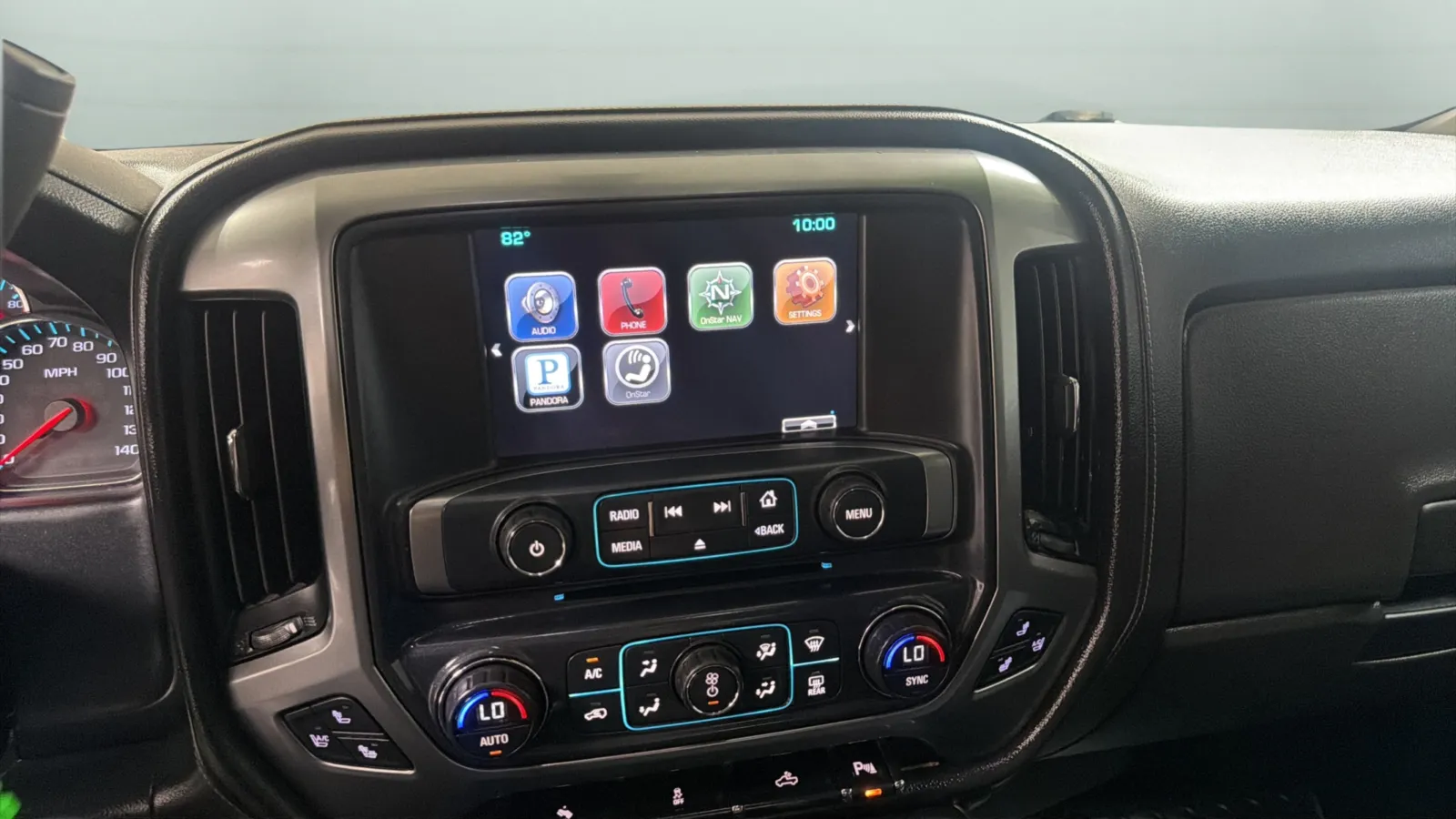 Chevrolet Silverado photo 13
