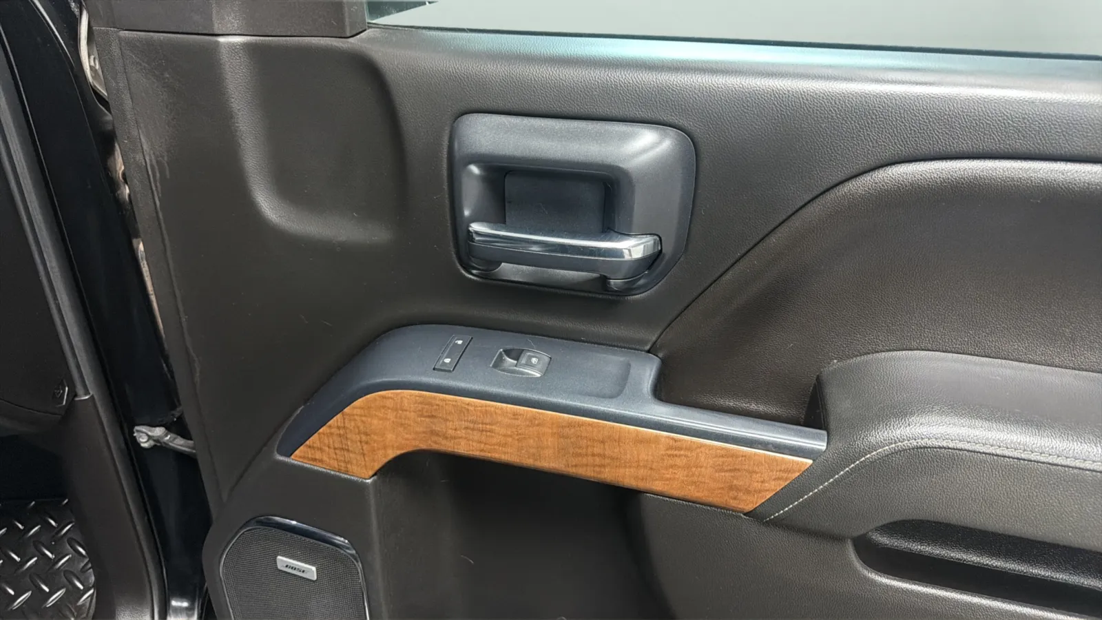 Chevrolet Silverado photo 17