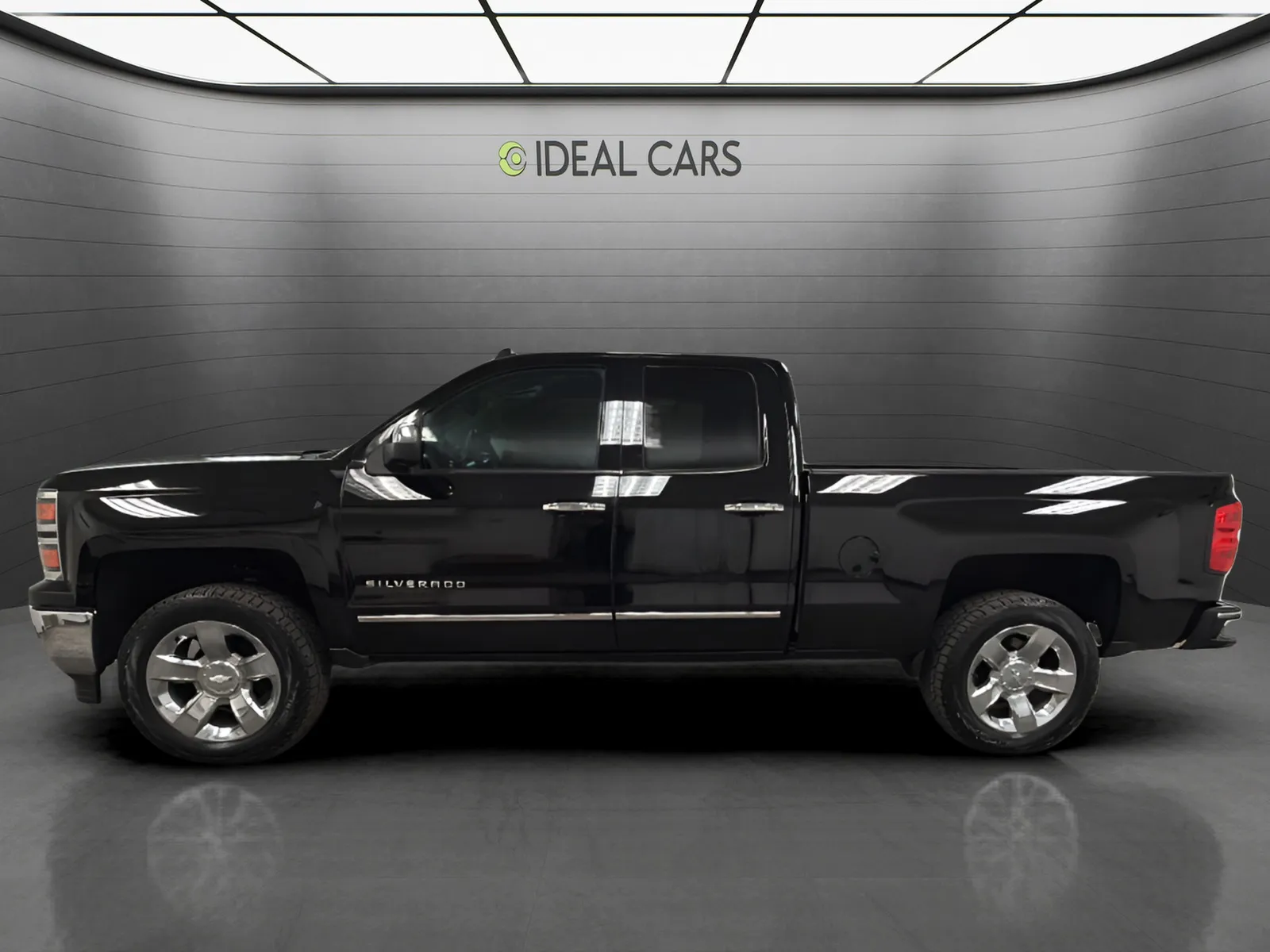 Chevrolet Silverado photo 2