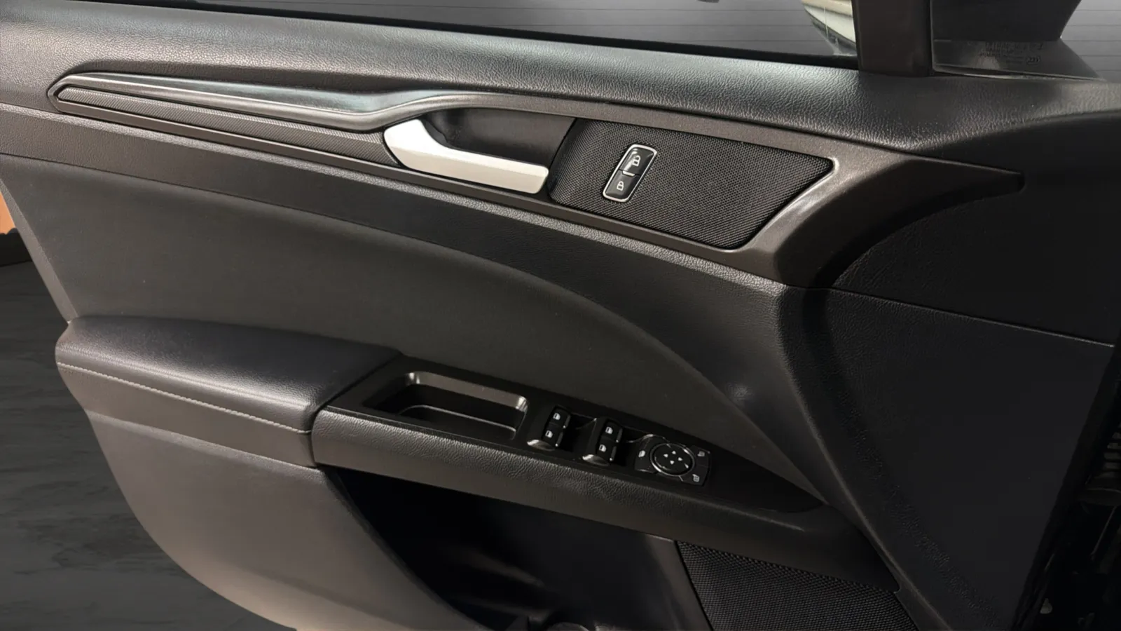 Ford Fusion photo 18