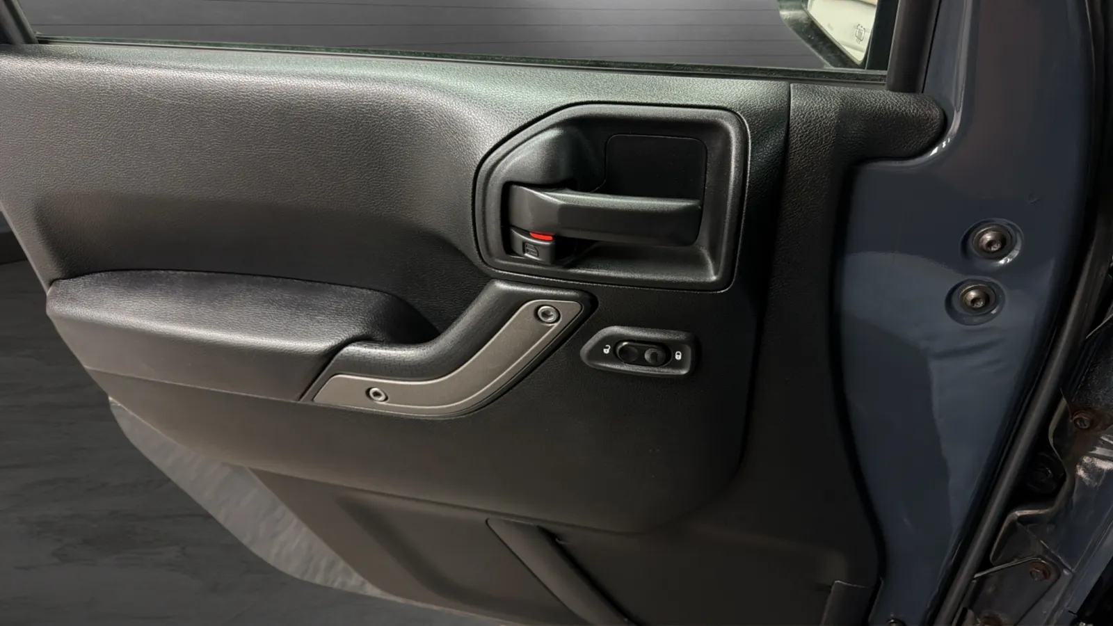 Jeep Wrangler photo 16