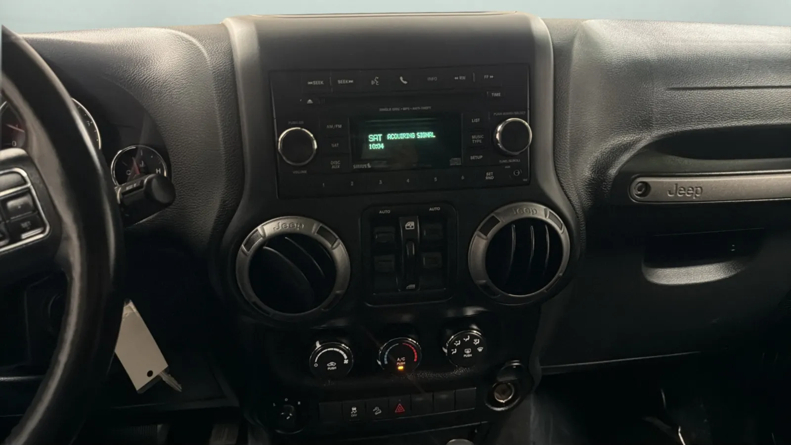 Jeep Wrangler photo 14