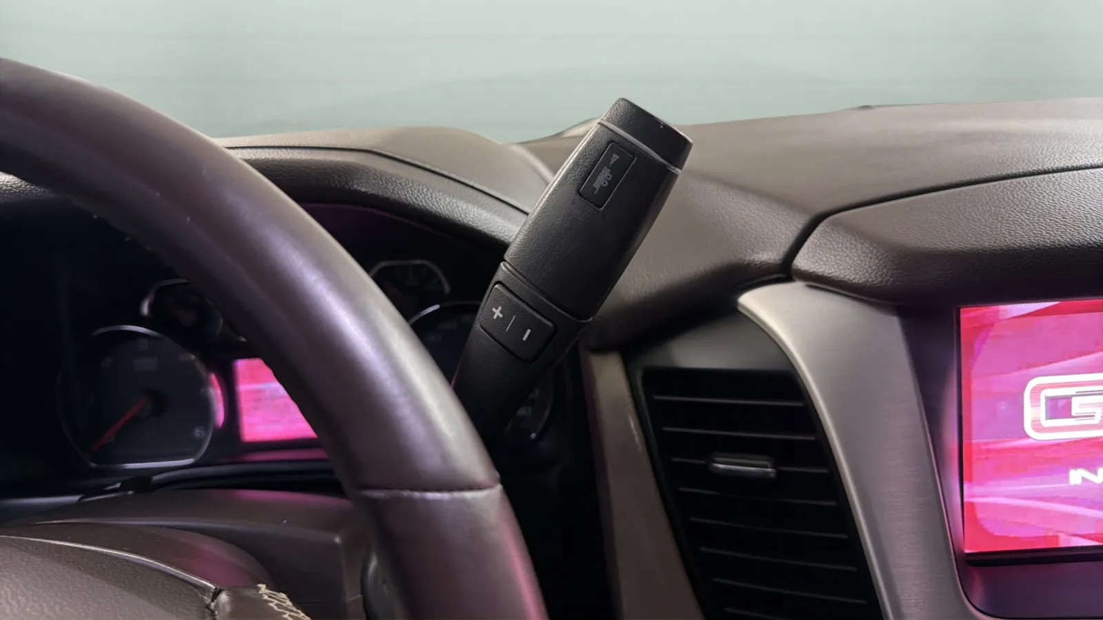 GMC Yukon XL photo 12