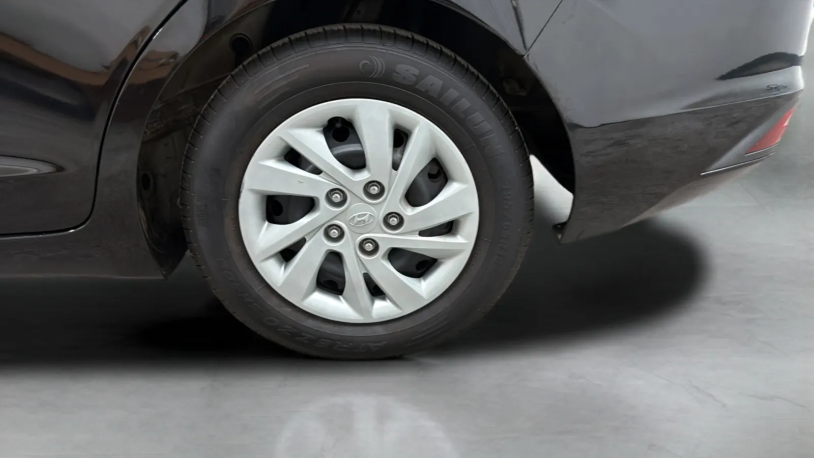 Hyundai Elantra photo 25