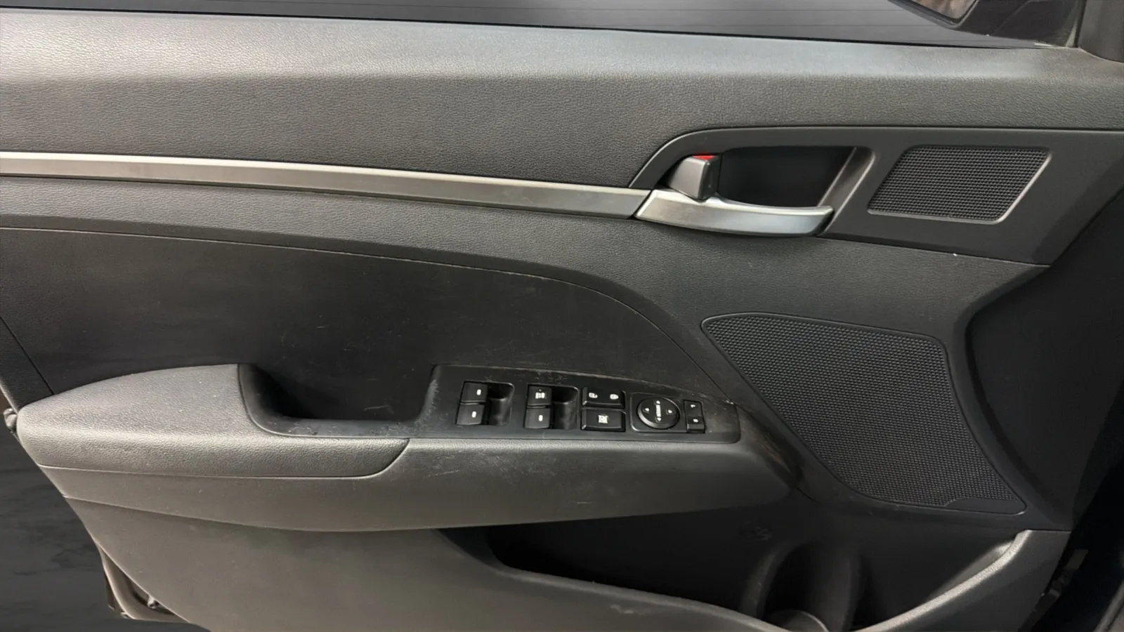 Hyundai Elantra photo 17