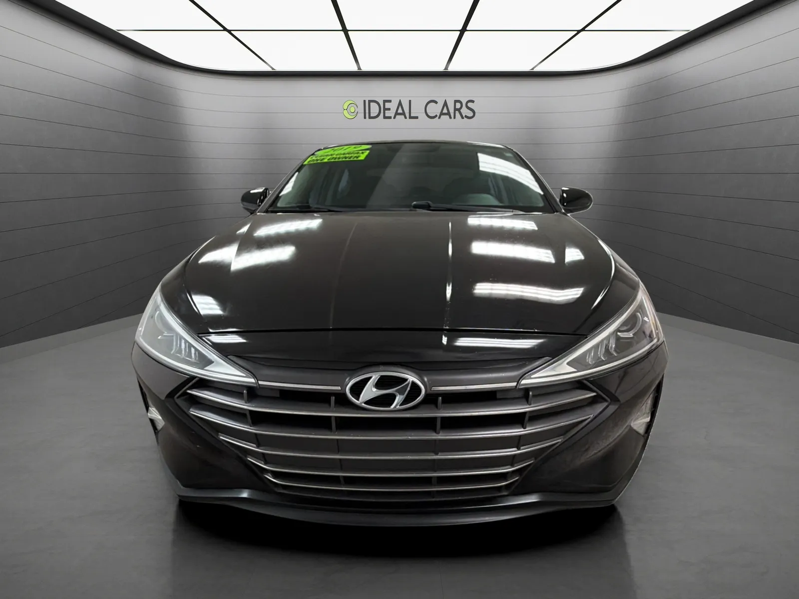 Hyundai Elantra photo 2