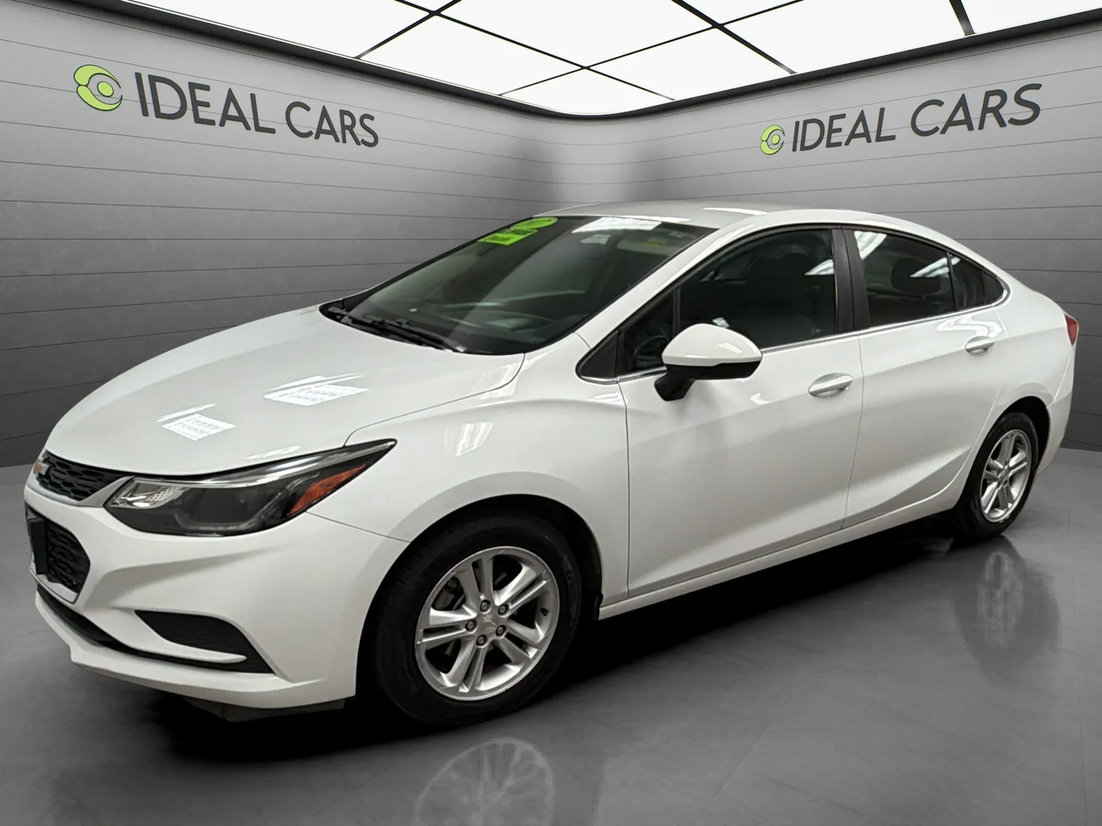 White 2017 Chevrolet Cruze LT Auto for sale in Mesa, AZ