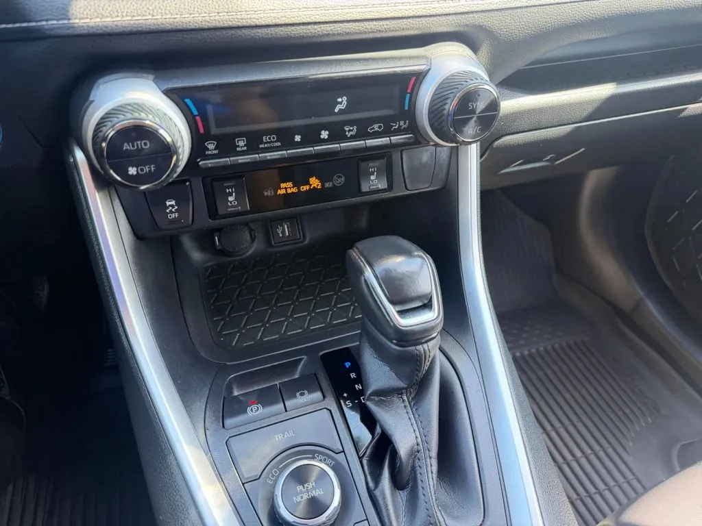 2023 Toyota RAV4 XLE Premium - Photo 19