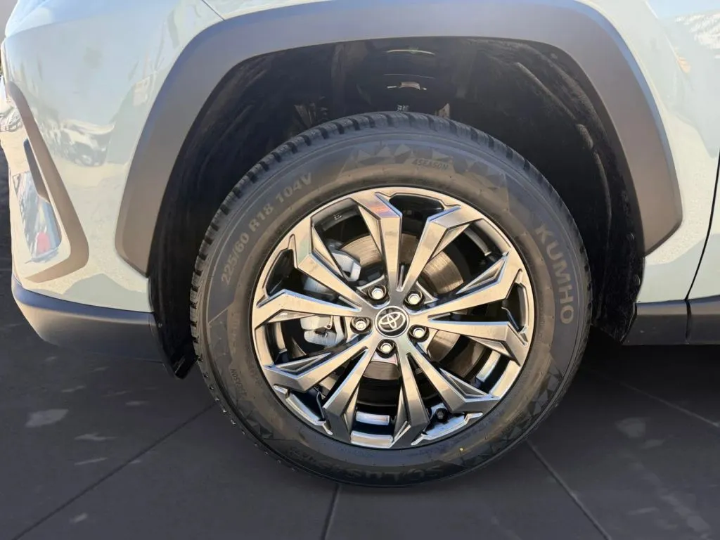 2023 Toyota RAV4 XLE Premium - Photo 31
