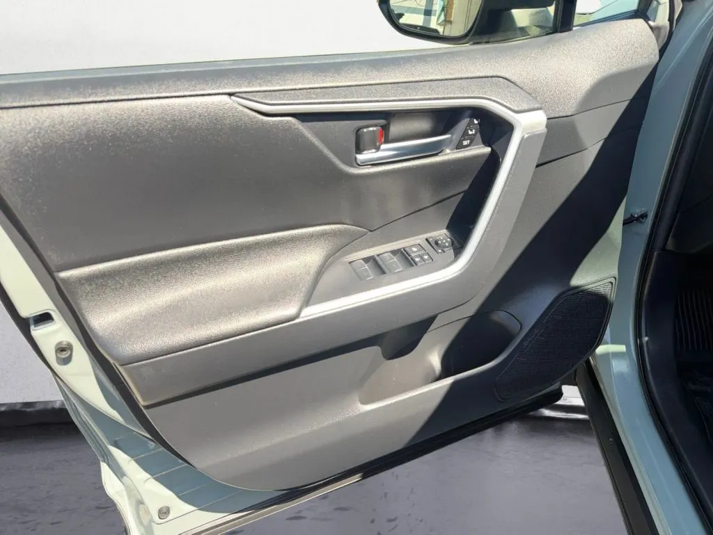 2023 Toyota RAV4 XLE Premium - Photo 13