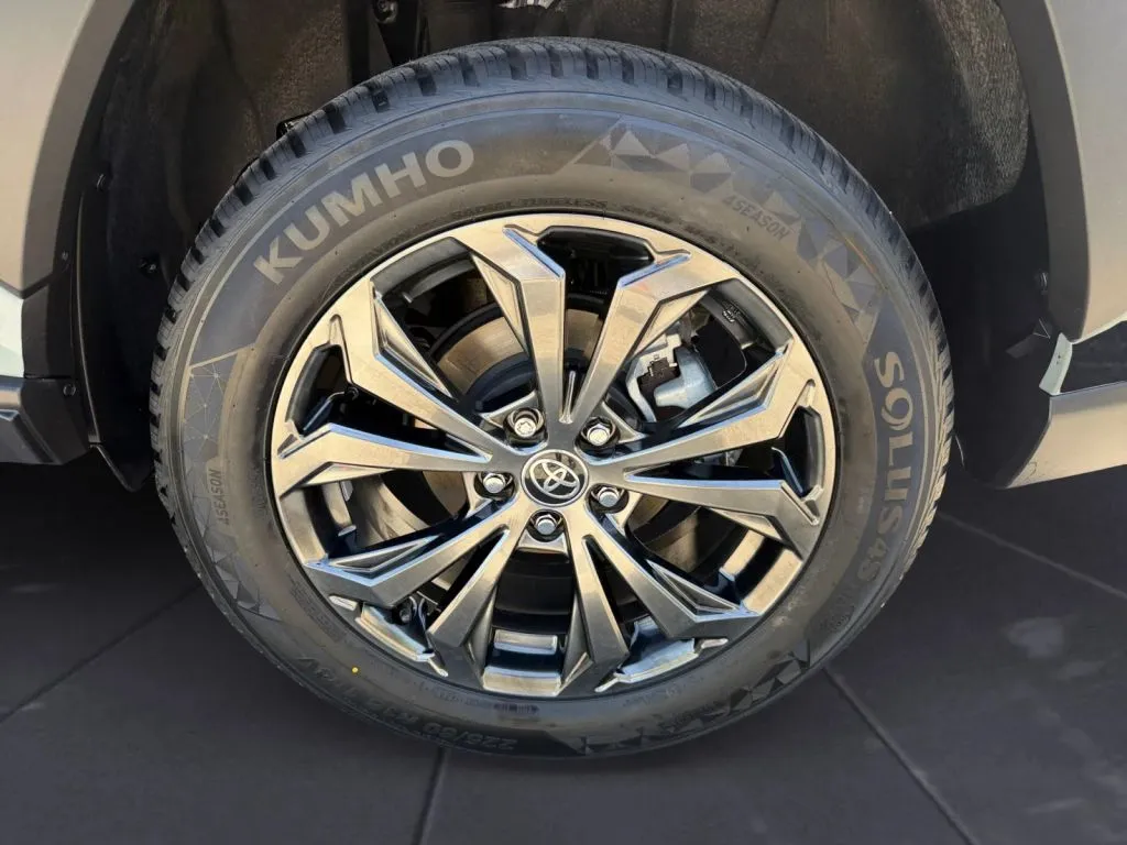 2023 Toyota RAV4 XLE Premium - Photo 33