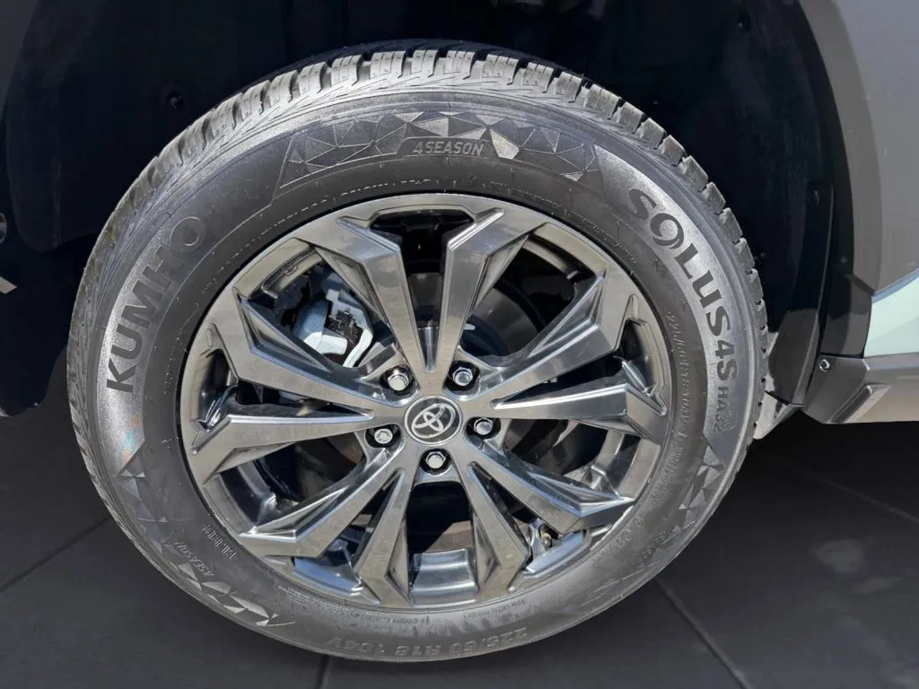 2023 Toyota RAV4 XLE Premium - Photo 34