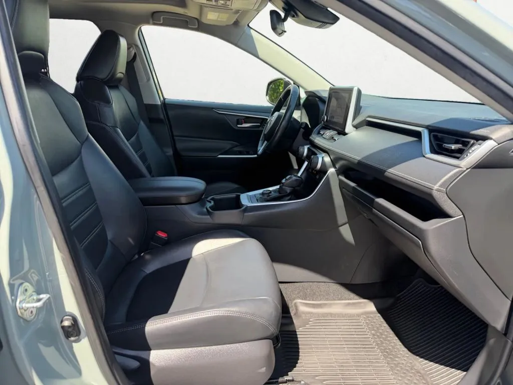 2023 Toyota RAV4 XLE Premium - Photo 24