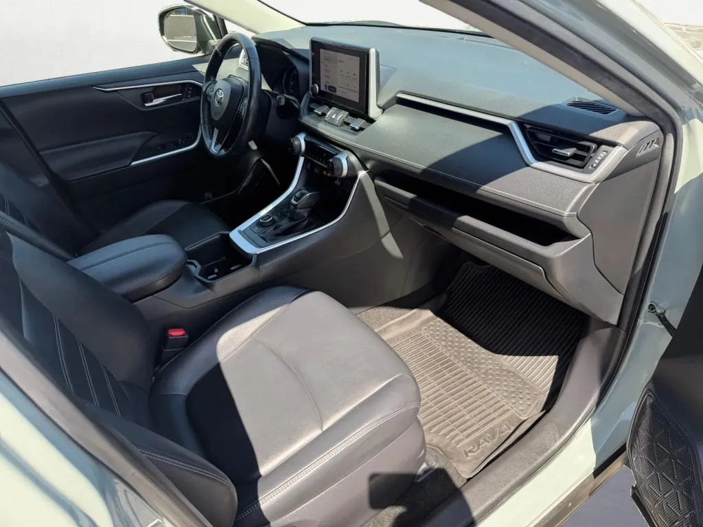 2023 Toyota RAV4 XLE Premium - Photo 25