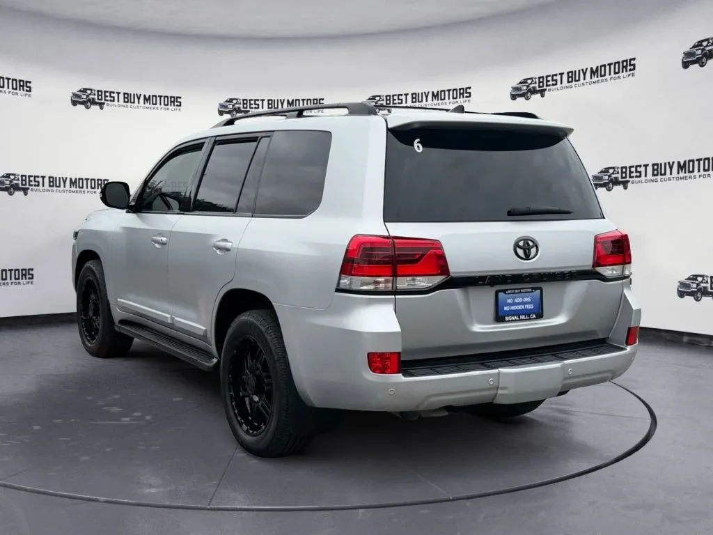 2017 Toyota Land Cruiser Base - Photo 6
