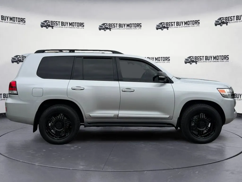 2017 Toyota Land Cruiser Base - Photo 9