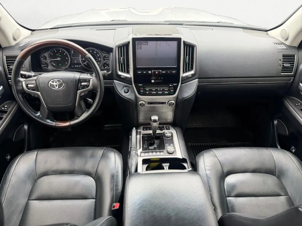2017 Toyota Land Cruiser Base - Photo 12
