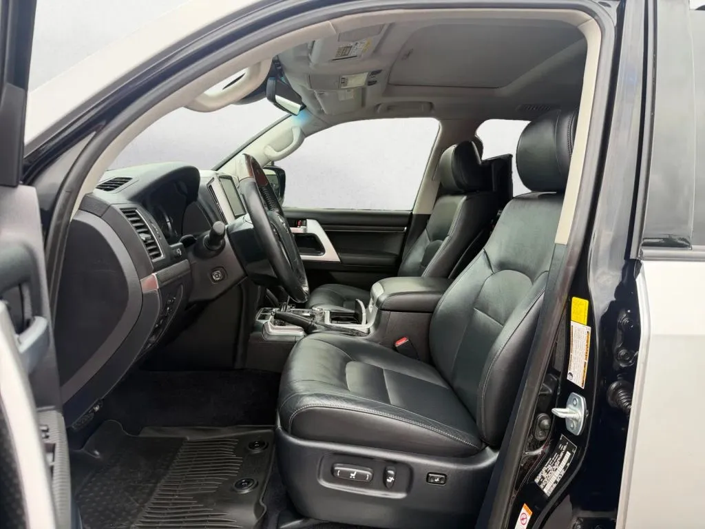 2017 Toyota Land Cruiser Base - Photo 11