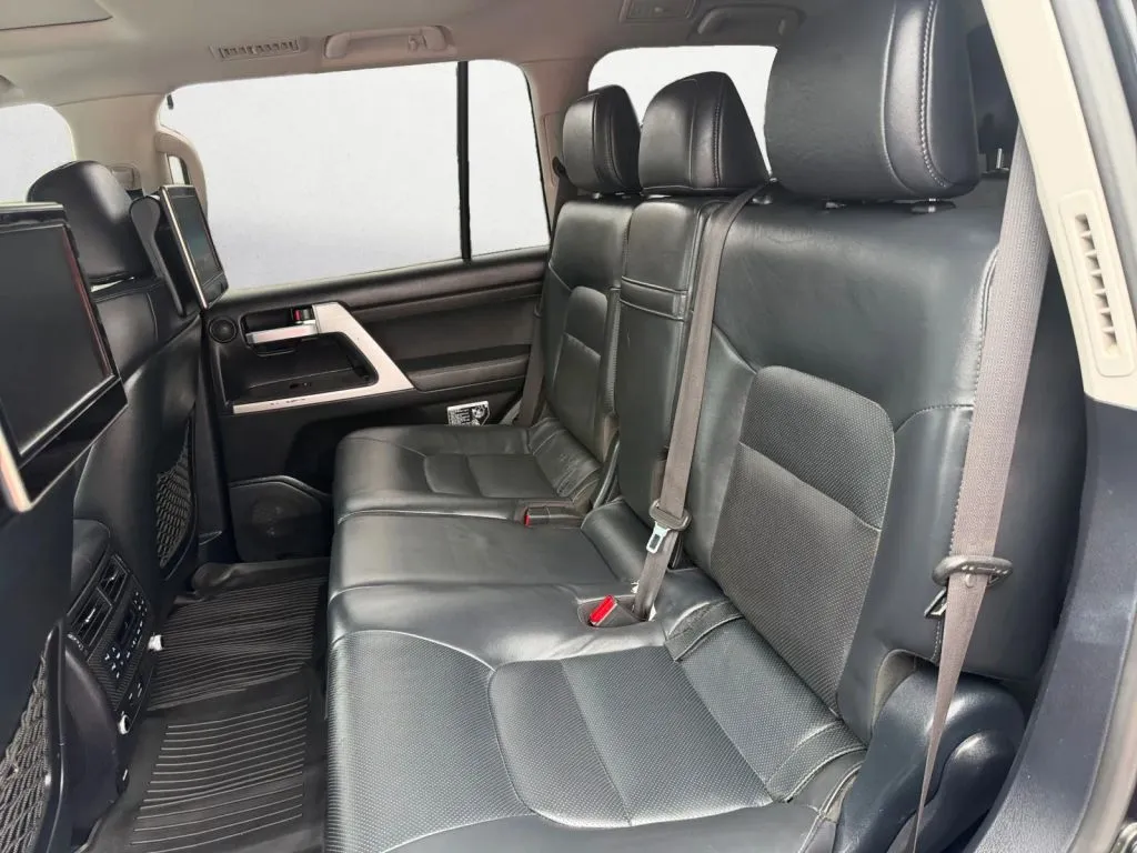 2017 Toyota Land Cruiser Base - Photo 27