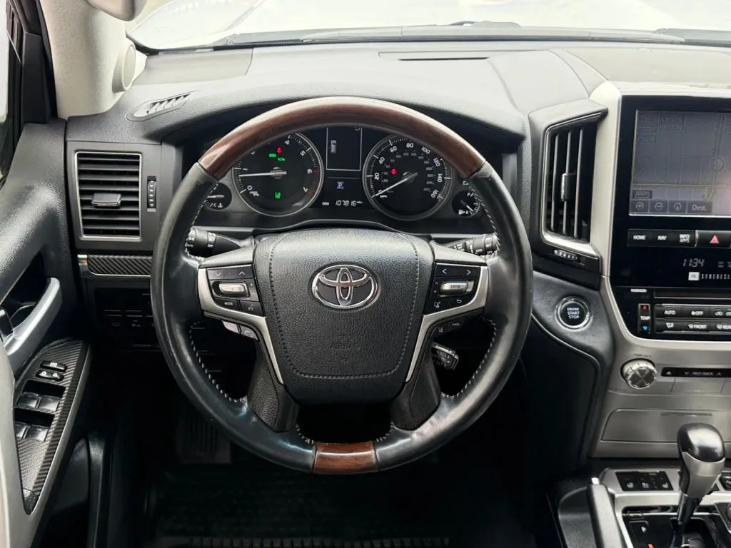 2017 Toyota Land Cruiser Base - Photo 17